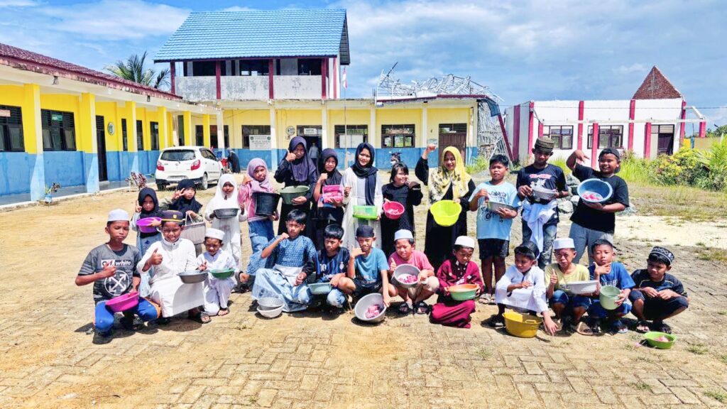Kolaborasi Qurban Ramah Lingkungan, SDN Pulau Tanjung dan Warga Kompak Tanpa Kantong Plastik 3