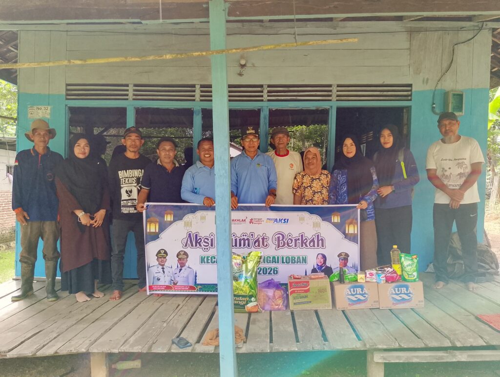 Aksi Jumat Berkah, Camat Sungai Loban Serahkan Bantuan untuk Yatim Piatu di Desa Tri Mulya