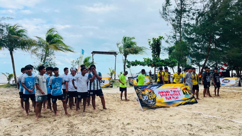 Camat Kusan Hilir Amirullah Resmi Buka Turnamen Sepak Bola Pantai JO Cup 2026