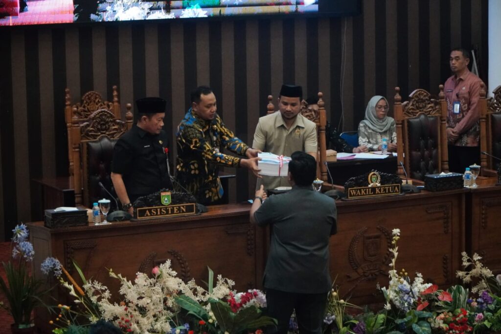 Raih WTP Ke-13, Pemkab Tanah Bumbu Serahkan LPJ APBD 2025 2 Raih WTP Ke-13, Pemkab Tanah Bumbu Serahkan LPJ APBD 2025