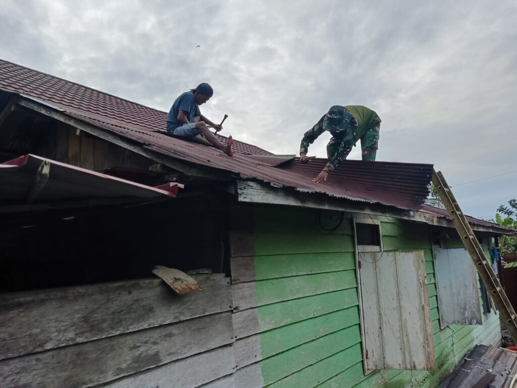 Melalui Karya Bakti, Kodim 1022/Tanah Bumbu Wujudkan Rumah Layak Huni bagi Warga 1 Melalui Karya Bakti, Kodim 1022/Tanah Bumbu Wujudkan Rumah Layak Huni bagi Warga