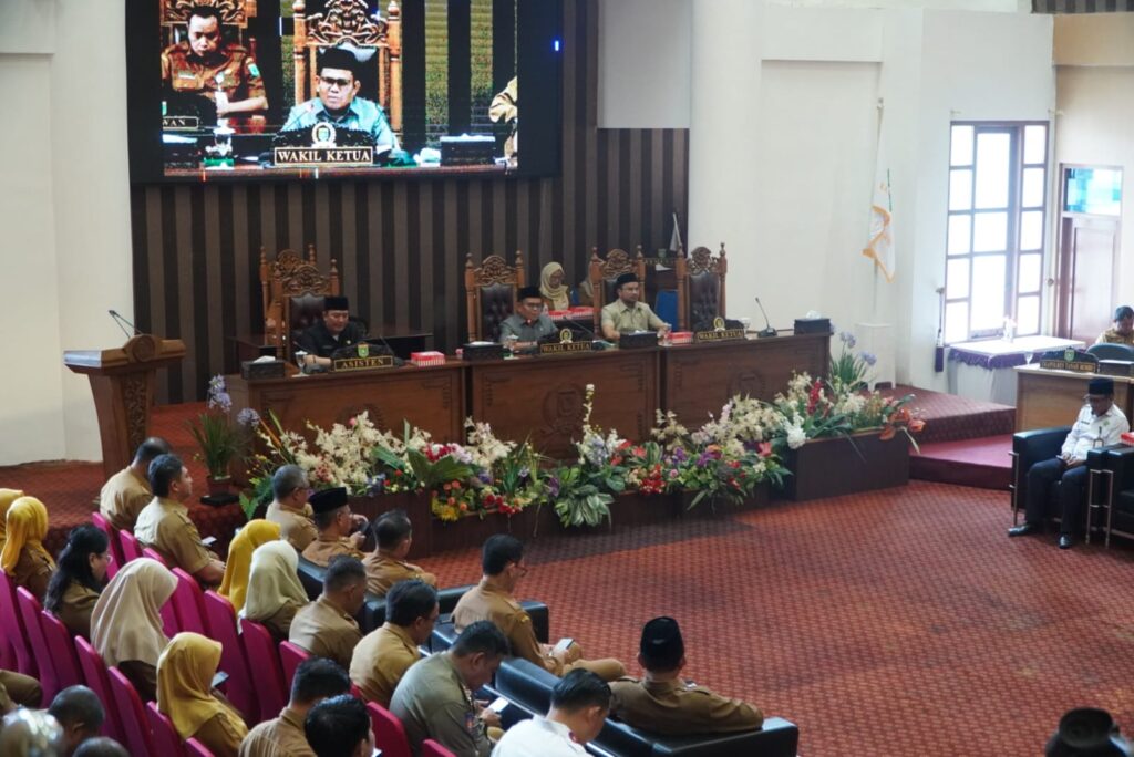 Pemkab Tanah Bumbu Usulkan Perubahan Perda untuk Perkuat Peran BPD 1 Pemkab Tanah Bumbu Usulkan Perubahan Perda untuk Perkuat Peran BPD