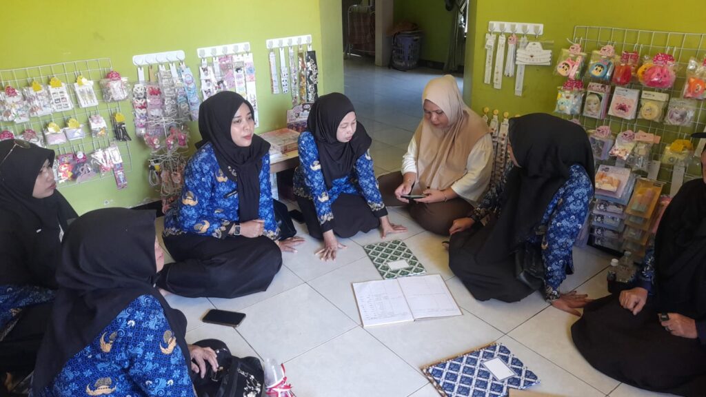 TP PKK Kecamatan Sungai Loban Perkuat Kinerja Pokja II Melalui Pembinaan di Desa Sungai Loban 1 TP PKK Kecamatan Sungai Loban Perkuat Kinerja Pokja II Melalui Pembinaan di Desa Sungai Loban
