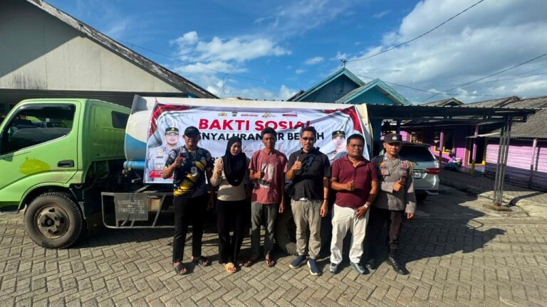 Polres Tanah Bumbu Salurkan Air Bersih bagi Warga Segumbang, Wujud Kepedulian di Hari Bhayangkara ke-80 20 Polres Tanah Bumbu Salurkan Air Bersih bagi Warga Segumbang, Wujud Kepedulian di Hari Bhayangkara ke-80