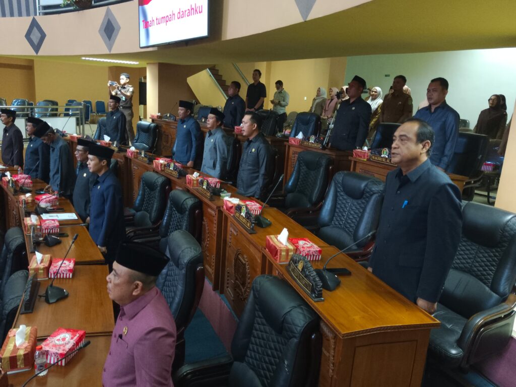 Pemkab Tanah Bumbu Sampaikan Jawaban atas Pemandangan Umum Fraksi DPRD terkait Perubahan Perda BPD 1 Tanah Bumbu