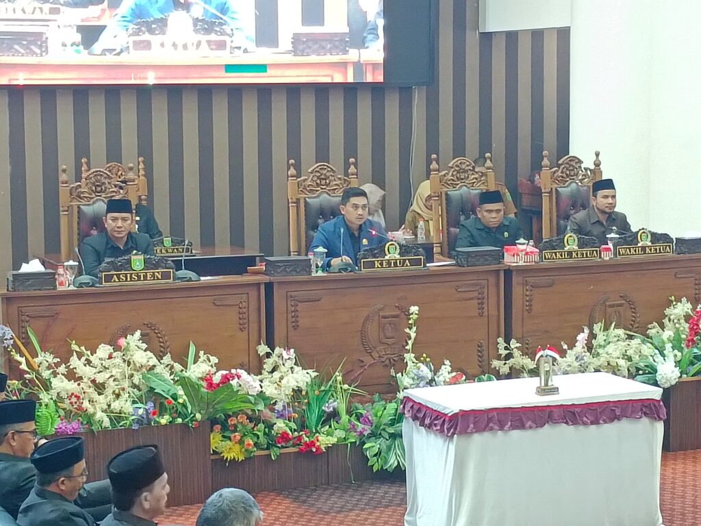 Pemkab Tanah Bumbu Sampaikan Jawaban atas Pemandangan Umum Fraksi DPRD terkait Perubahan Perda BPD 2
