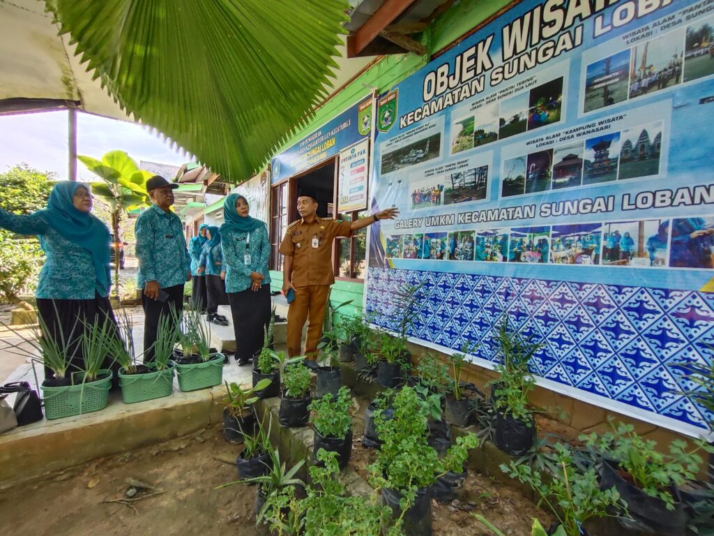 Tim Penilai TP PKK Provinsi Kunjungi Desa Sari Utama, Verifikasi Program Unggulan PKK Tanah Bumbu 3