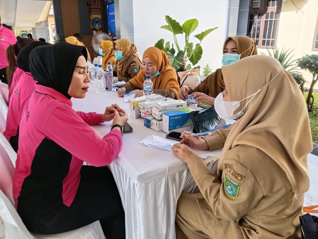 Bakti Kesehatan Polres Tanah Bumbu, Puluhan Warga Ikuti Donor Darah, Pengobatan Gratis dan Sunatan Massal 3