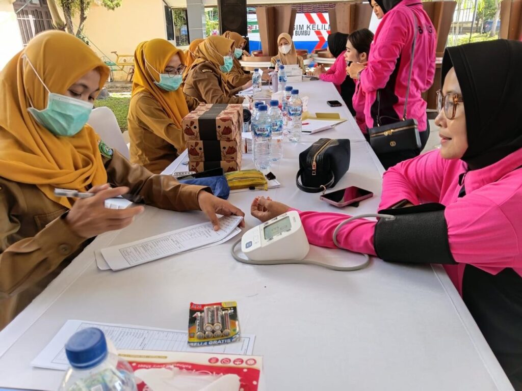 Bakti Kesehatan Polres Tanah Bumbu, Puluhan Warga Ikuti Donor Darah, Pengobatan Gratis dan Sunatan Massal 2