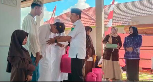 Inovasi AKSI SAJADAH, Gerakan Sedekah Camat Agus Salim Sentuh Anak Yatim, Disabilitas hingga Lansia