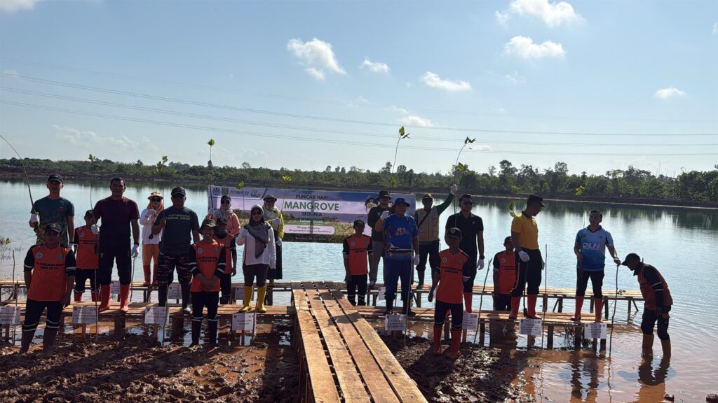 Peringati Hari Mangrove Sedunia 2026, Pemkab Tanah Bumbu Tanam Mangrove di Embung Batulicin 3 Peringati Hari Mangrove Sedunia 2026, Pemkab Tanah Bumbu Tanam Mangrove di Embung Batulicin
