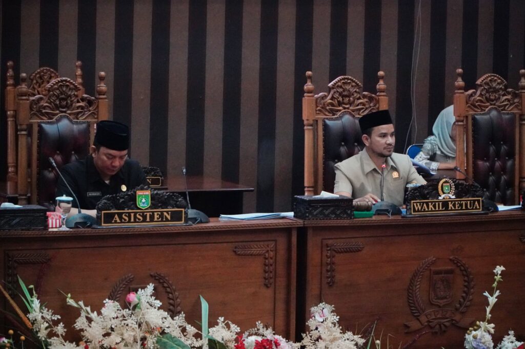 Fraksi-Fraksi DPRD Sampaikan Pandangan Umum Raperda Pajak dan Retribusi Daerah 1 Fraksi-Fraksi DPRD Sampaikan Pandangan Umum Raperda Pajak dan Retribusi Daerah