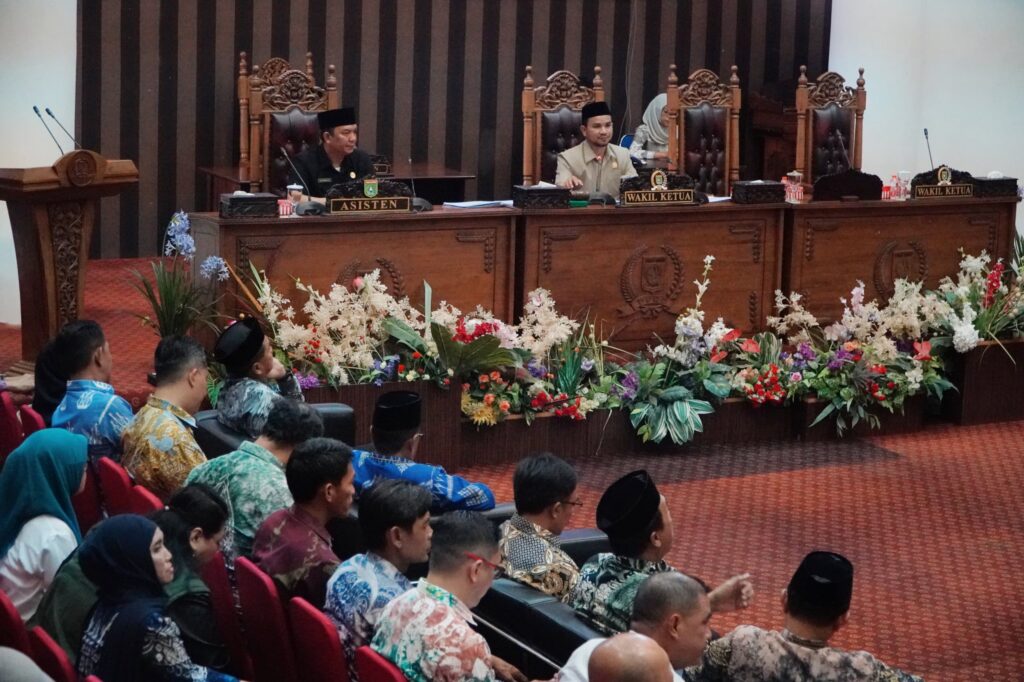 Fraksi-Fraksi DPRD Sampaikan Pandangan Umum Raperda Pajak dan Retribusi Daerah 2