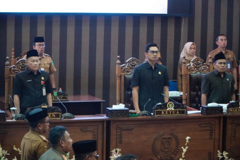 Bupati Tanah Bumbu Sampaikan Jawaban atas Raperda Pajak dan Retribusi Daerah 23 Bupati Tanah Bumbu Sampaikan Jawaban atas Raperda Pajak dan Retribusi Daerah