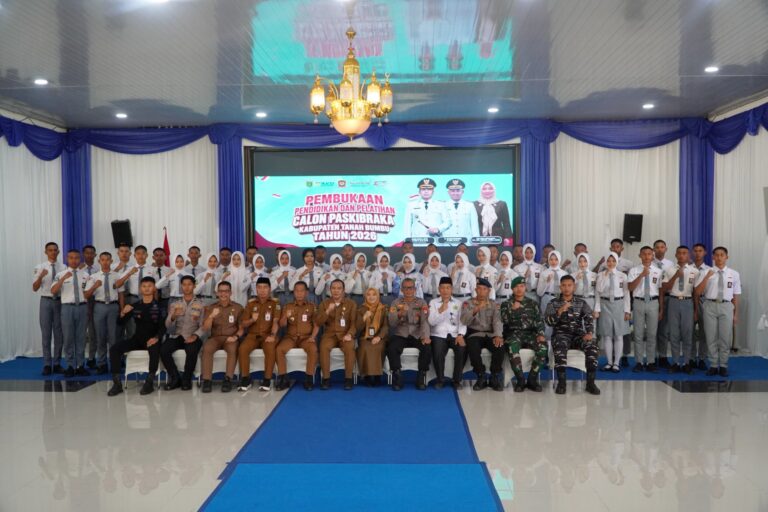 Bakesbangpol Tanah Bumbu Resmi Buka Pendidikan dan Pelatihan bagi 45 Calon Paskibraka 2026 19 Bakesbangpol Tanah Bumbu Resmi Buka Pendidikan dan Pelatihan bagi 45 Calon Paskibraka 2026