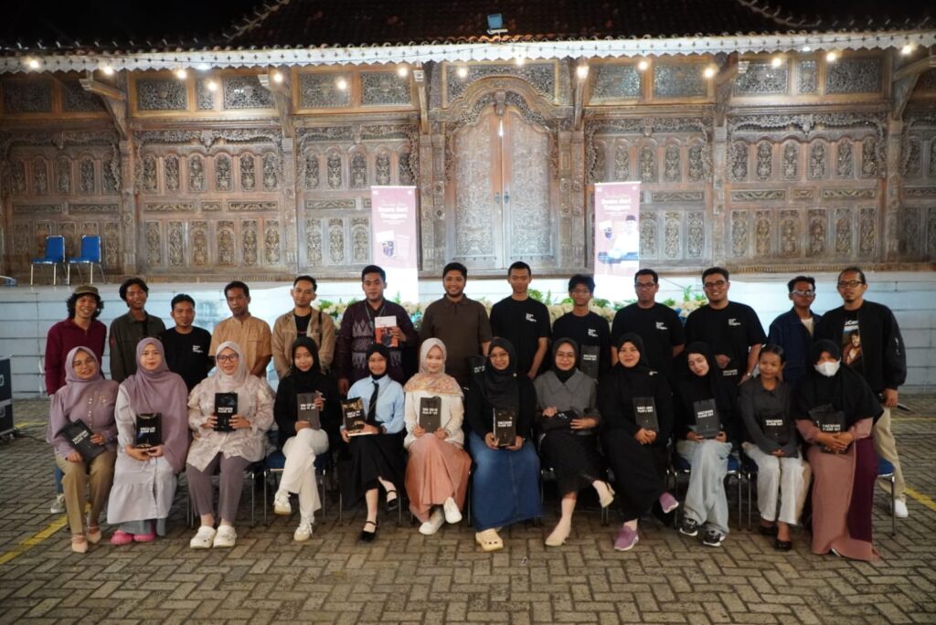 Bupati Tanah Bumbu Luncurkan Antologi “Suara dari Tenggara