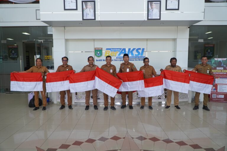 Pemkab Tanah Bumbu Bagikan 3.000 Bendera Merah Putih Jelang HUT RI ke-81 7 Pemkab Tanah Bumbu Bagikan 3.000 Bendera Merah Putih Jelang HUT RI ke-81