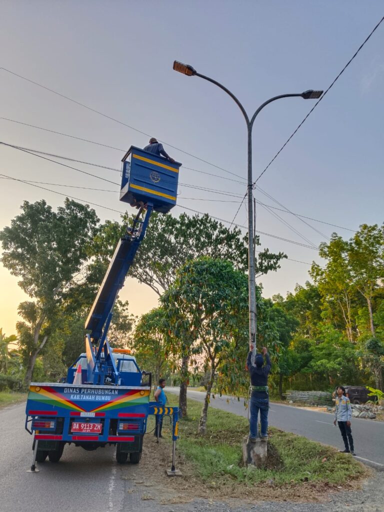 Lampu Penerangan Jalan Jadi Perhatian, Dishub Tanah Bumbu Bergerak Sepanjang Dharma Praja hingga Jalan Lingkar 30 1 Lampu Penerangan Jalan Jadi Perhatian, Dishub Tanah Bumbu Bergerak Sepanjang Dharma Praja hingga Jalan Lingkar 30