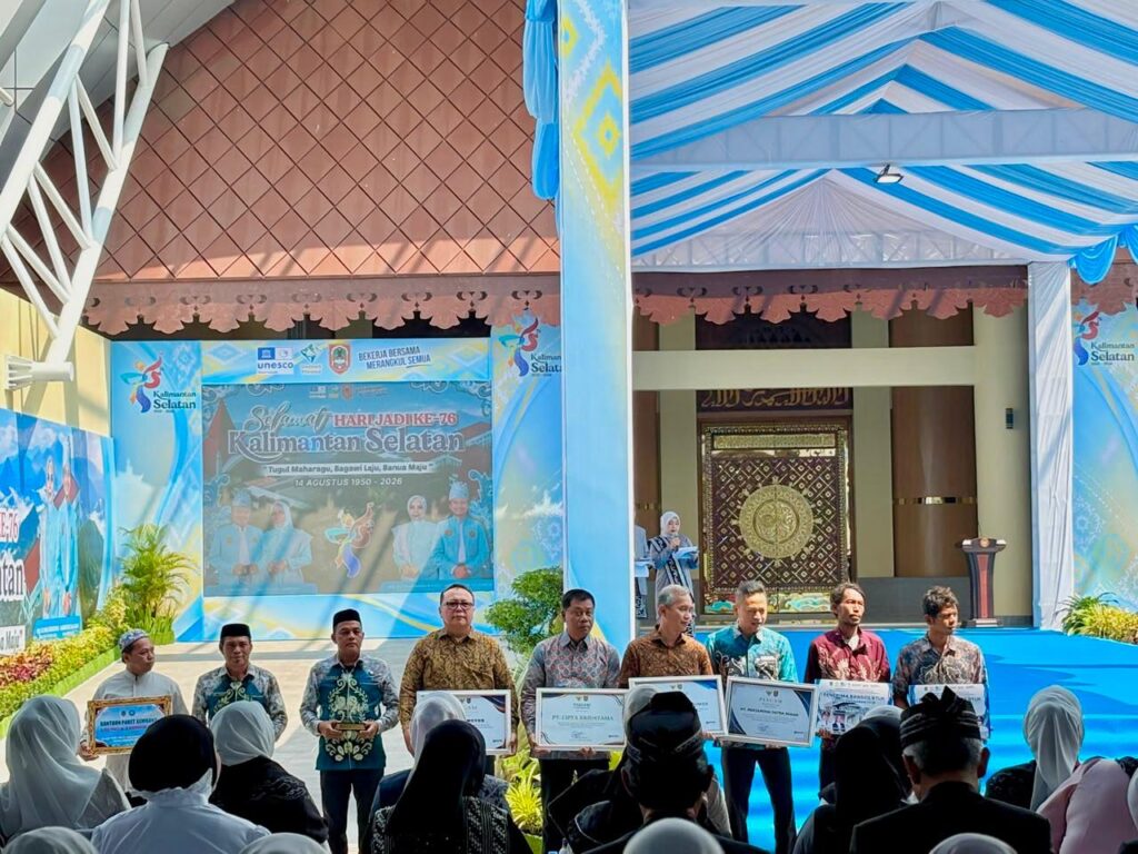 PT Cipta Kridatama Raih Penghargaan Pemprov Kalsel atas Kinerja Pengelolaan Pajak Alat Berat 1 PT Cipta Kridatama Raih Penghargaan Pemprov Kalsel atas Kinerja Pengelolaan Pajak Alat Berat