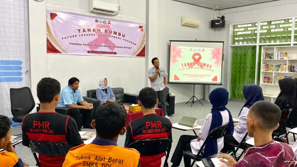 DP3AP2KB Tanah Bumbu Bekali Konselor Sebaya Cegah Ancaman Seksual di Ruang Digital 4