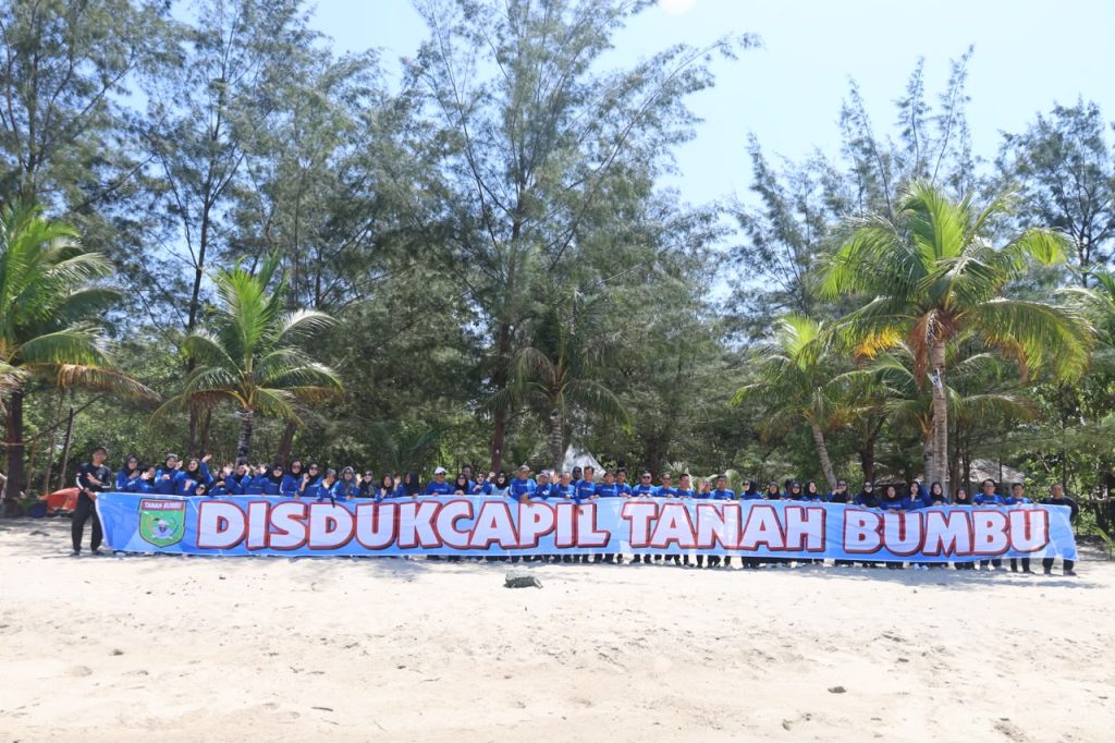 Disdukcapil Tanah Bumbu Perkuat Kekompakan dan Profesionalisme Aparatur 1 Disdukcapil Tanah Bumbu Perkuat Kekompakan dan Profesionalisme Aparatur
