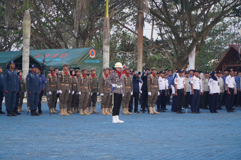 Bupati Andi Rudi Latif Pimpin Penurunan Bendera HUT RI ke-81 2