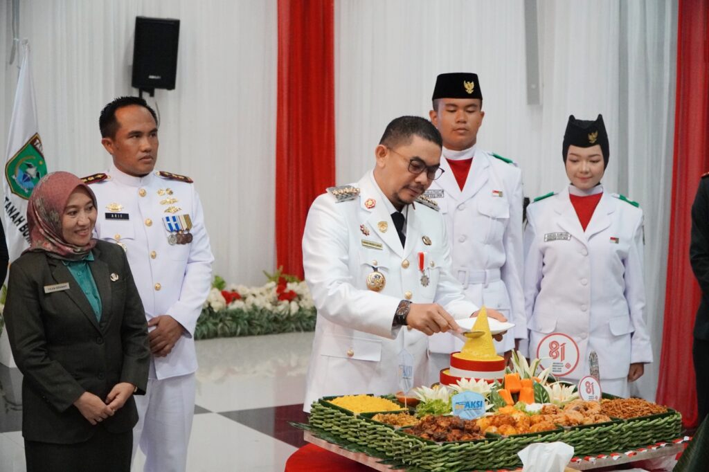 Bupati Andi Rudi Latif Apresiasi Paskibraka dengan Beasiswa Pendidikan 1