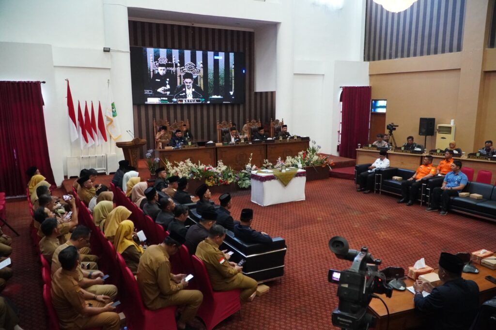 KUA-PPAS 2027 Disepakati, DPRD dan Pemkab Tanah Bumbu Siapkan APBD 1 KUA-PPAS 2027 Disepakati, DPRD dan Pemkab Tanah Bumbu Siapkan APBD