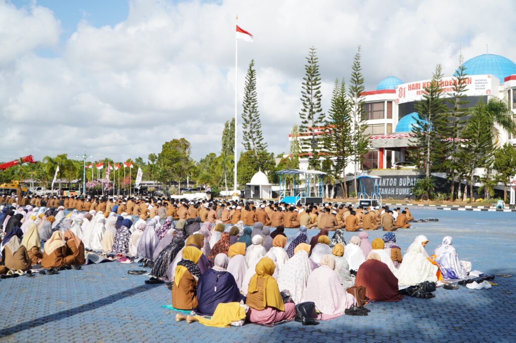 Hadapi Kekeringan, Pemkab Tanah Bumbu Gelar Sholat Istisqa 2