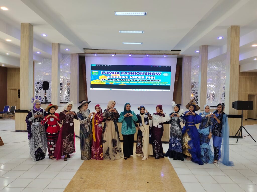Suci Sri Lhutfiah Tampil Memukau, Angkat Pesona Anyaman Purun Khas Kusan Tengah