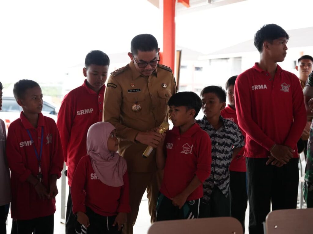 Bupati Andi Rudi Latif Berbagi Pengalaman dan Motivasi Murid Sekolah Rakyat di Tanah Bumbu 1 Bupati Andi Rudi Latif Berbagi Pengalaman dan Motivasi Murid Sekolah Rakyat di Tanah Bumbu