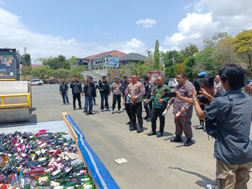 PRESS RELEASE! Polres Tanah Bumbu Bongkar 24 Perkara, Jerat 25 Tersangka, Musnahkan 2.946 Botol Miras