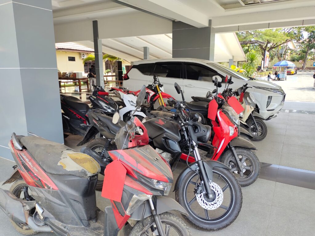 PRESS RELEASE! Polres Tanah Bumbu Bongkar 24 Perkara, Jerat 25 Tersangka, Musnahkan 2.946 Botol Miras