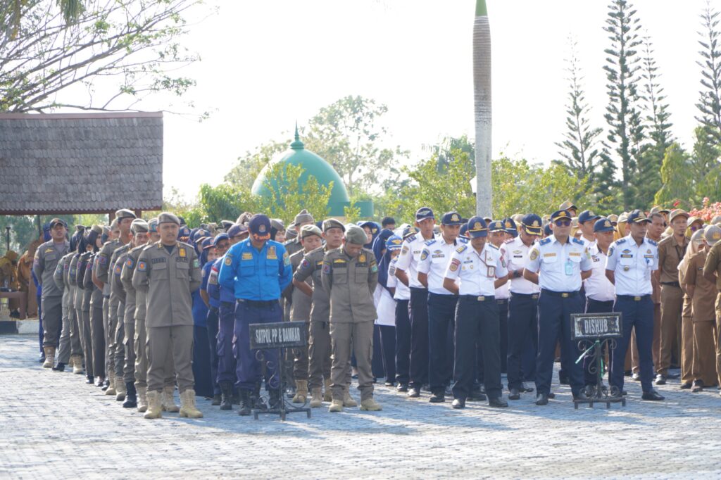 Apel Gabungan Digelar, Pemkab Tanah Bumbu Ingatkan Waspada Musim Kemarau 2 Apel Gabungan Digelar, Pemkab Tanah Bumbu Ingatkan Waspada Musim Kemarau