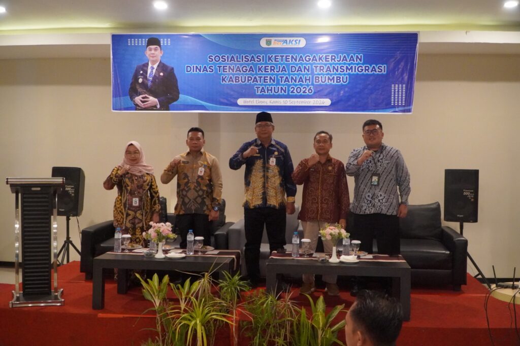 Dinas Tenaga Kerja dan Transmigrasi Tanah Bumbu Dorong Tenaga Kerja Lokal Berdaya Saing 3 Bupati Tanah Bumbu Tinjau BPBD, Pastikan Kesiapan Hadapi Karhutla