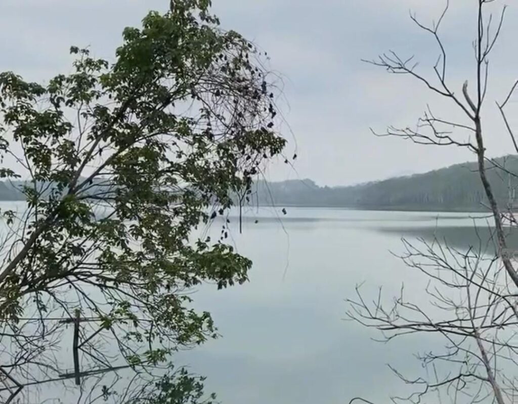 Survei Danau Atasela untuk Melihat Potensi Sumber Air Baku 2 Survei Danau Atasela untuk Melihat Potensi Sumber Air Baku