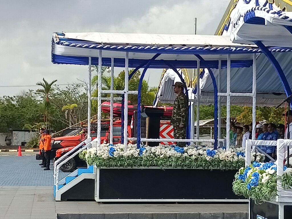 Bupati Andi Rudi Latif Terima Bantuan Peralatan BNPB Senilai Rp1,23 Miliar untuk Penanganan Karhutla 2 Bupati Tanah Bumbu Terima Bantuan Peralatan BNPB Senilai Rp1,23 Miliar untuk Penanganan Karhutla