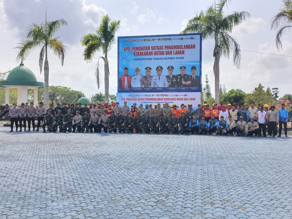 Bupati Andi Rudi Latif Terima Bantuan Peralatan BNPB Senilai Rp1,23 Miliar untuk Penanganan Karhutla 4 Bupati Tanah Bumbu Terima Bantuan Peralatan BNPB Senilai Rp1,23 Miliar untuk Penanganan Karhutla