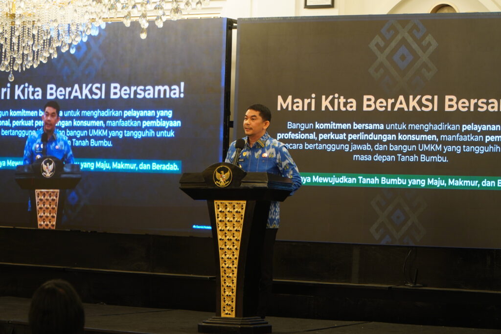 Bupati Andi Rudi Latif Salurkan Bantuan Kredit Tanpa Bunga untuk UMKM Tanah Bumbu