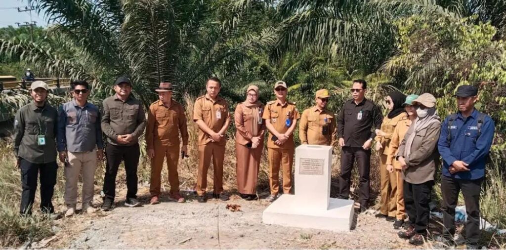 Pilar Batas Tanah Bumbu-Tanah Laut Ditinjau dan Disahkan 1 Pilar Batas Tanah Bumbu-Tanah Laut Ditinjau dan Disahkan