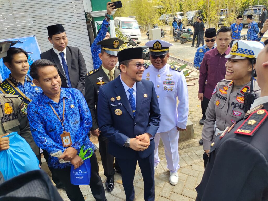 Sambangi Samsat Keliling, Bupati Andi Rudi Latif Dorong Kemudahan Pelayanan Pajak