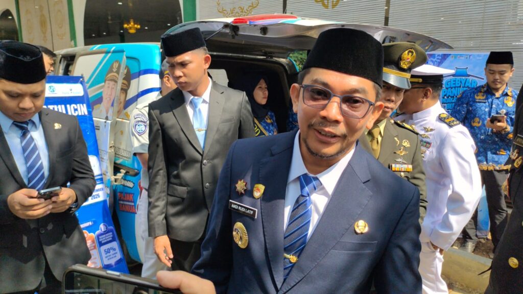 Bupati Andi Rudi Latif Bicara Karhutla dan Krisis Air: “Kita Harus Cari Sumber-Sumber Air Lagi” 1 Bupati Andi Rudi Latif Bicara Karhutla dan Krisis Air: “Kita Harus Cari Sumber-Sumber Air Lagi”