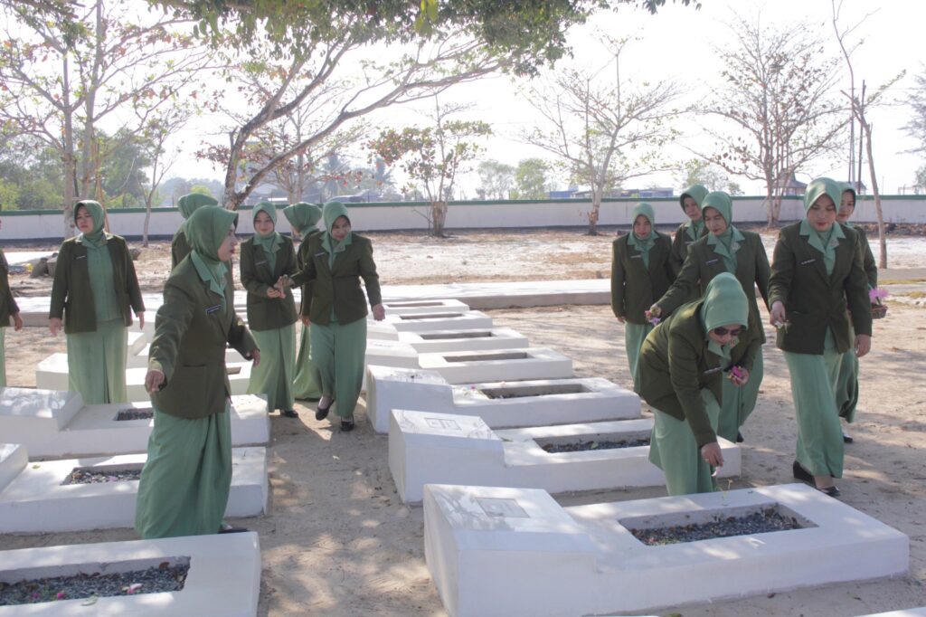 Ziarah HUT ke-81 TNI, Kodim 1022 Tanah Bumbu Kenang Jasa Para Pahlawan