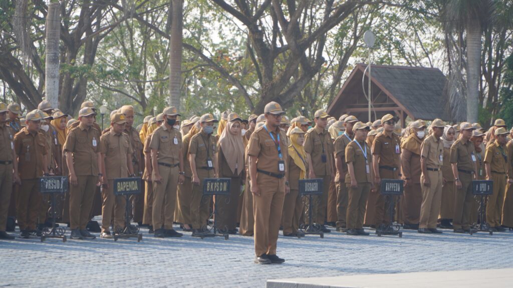 Apel Gabungan Tanah Bumbu Dorong Kepedulian dalam Penanganan Karhutla 1 Pemerintah Kabupaten Tanah Bumbu menggelar apel gabungan seluruh pegawai di lingkungan pemerintah daerah di halaman...