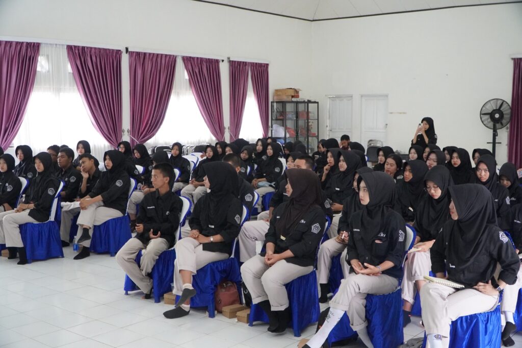 Aksi RSB Goes to School Kenalkan Dunia Broadcasting kepada Siswa SMKN 1 Simpang Empat 1 Rsb
