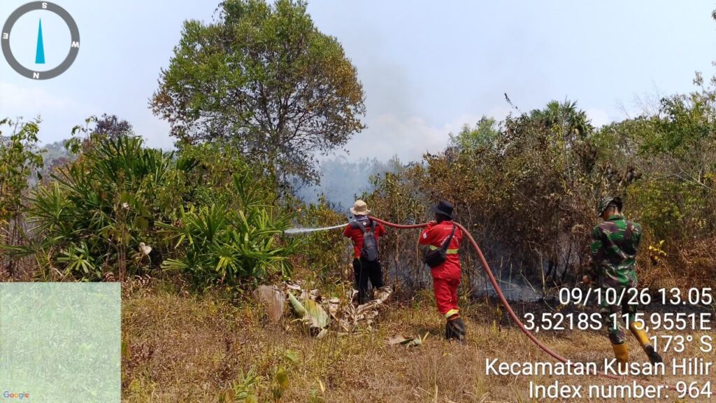 9 Oktober, Kebakaran Lahan 3 Hektare di Belakang RS Dhaan Sepunggur Padam 3