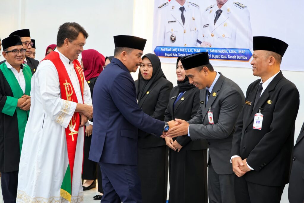 Ansyari Firdaus Resmi Dilantik Jadi Kepala Dinas PUPR Tanah Bumbu 1 Ansyari Firdaus Resmi Dilantik Jadi Kepala Dinas PUPR Tanah Bumbu