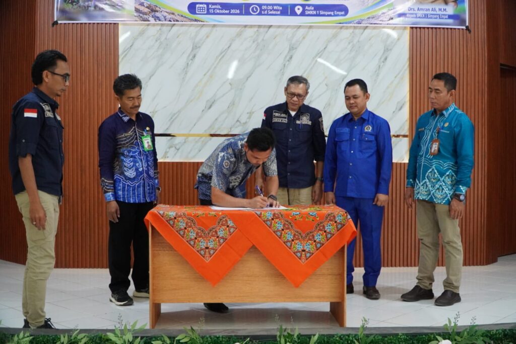 Perkuat Link and Match, SMKN 1 Simpang Empat Gandeng Radio Swara Bersujud dan Mitra Industri 1 Perkuat Link and Match, SMKN 1 Simpang Empat Gandeng Radio Swara Bersujud dan Mitra Industri