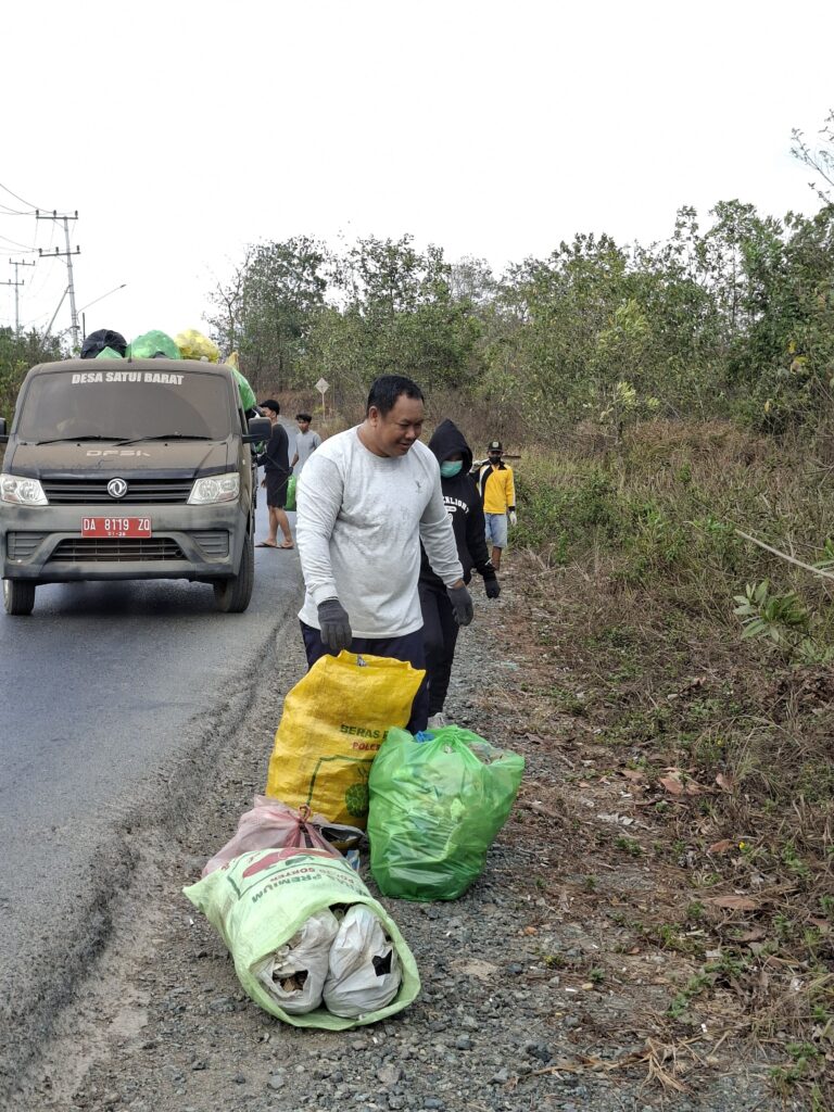 Tim Penilai Adipura Sudah di Tanah Bumbu, DLH Imbau Warga Hentikan Pembakaran dan Pembuangan Sampah Sembarangan 1
