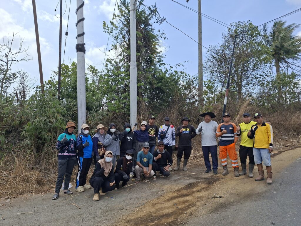 Tim Penilai Adipura Sudah di Tanah Bumbu, DLH Imbau Warga Hentikan Pembakaran dan Pembuangan Sampah Sembarangan 3 Tim Penilai Adipura Sudah di Tanah Bumbu, DLH Imbau Warga Hentikan Pembakaran dan Pembuangan Sampah Sembarangan